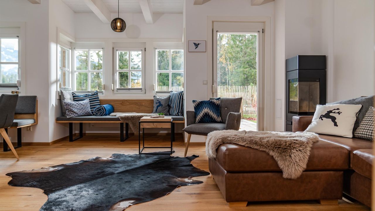 großzügiges Wohnzimmer mit Zuganng zur Terrasse großzügiges Wohnzimmer mit Zuganng zur Terrasse
